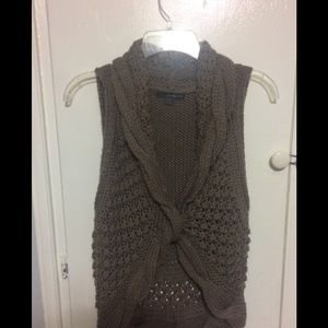 Knitted sleeveless cardigan